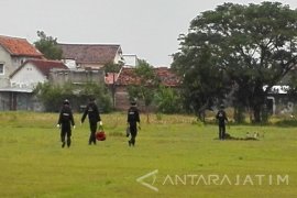 Polisi Musnahkan Bom Hasil Penggeledahan Teroris Ngawi