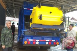 Kotabaru Operasikan Angkutan Sampah Modern