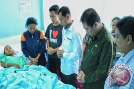 Bupati Simalungun Jenguk Korban Laka