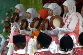 Hadrah Busana Sampah Daur Ulang