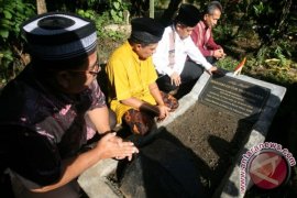 JELANG PEMINDAHAN MAKAM TAN MALAKA Page 1 Small