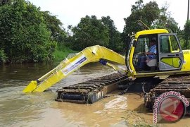 Beli alat khusus untuk percepat normalisasi sungai