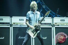 Gitaris "status quo" Rick Parfitt wafat di usia 68 tahun