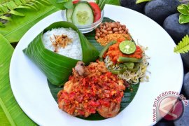 HARRIS Hotel & Conventions Denpasar Memperkenalkan Hidangan Favorit Indonesia "Ayam Taliwang" Khas Lombok