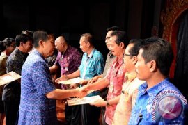 Gubernur Bali Ingatkan Guru Tingkatkan Kualitas