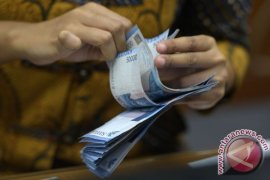 Rupiah Bergerak Naik Menjadi Rp13.455 per Dolar
