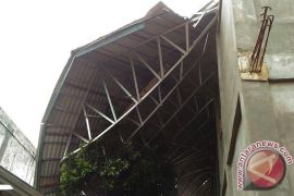 Puting beliung landa sekolah di Singkil