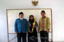 Siswi Berprestasi Aksioma Jember Terkendala Akta Kelahiran