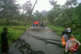 Gawat, pergerakan tanah di Bantarkalong Sukabumi meluas