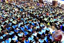 Tiga Lulusan Terbaik UMI Tembus IPK 4,0 