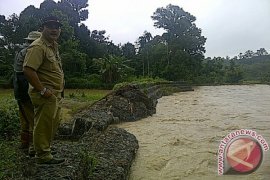 Tanggul Sungai Batangtoru Jebol Sejumlah Dusun Terendam Air