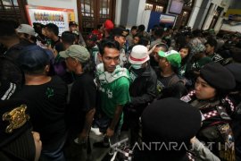 Lima Bonek Tewas karena Minuman Keras Oplosan