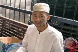 Penyesalan remaja bertato di wajah