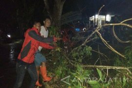 Angin Kencang Rusak Rumah Warga Pamekasan