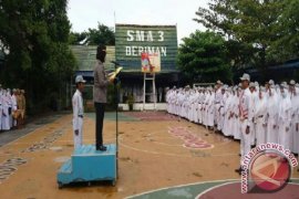 Kapolsek Pimpin Siswa SMAN Ikrar Anti Narkoba 