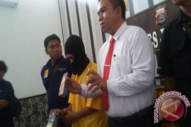 Karyawan Minimarket Mencuri Di Tempat Kerja