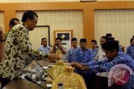 Bupati Bantaeng Serahkan 40 SK PNS 