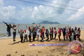 Keluarga Besar Lanud Harry Hadisoemantri Wisata Bersama