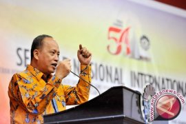 Menristekdikti Minta Perguruan Tinggi Tak Naikkan Uang Kuliah