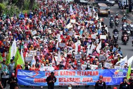 Disnaker Magetan Tidak Terima Penangguhan UMK 2017