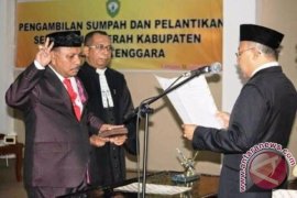 Petrus Beruatwarin Dilantik Menjadi Sekda Maluku Tenggara