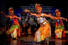Buleleng tampilkan gasing tradisional festival danau kembar