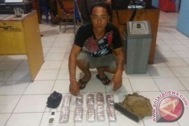 Simpan 400 Zenith Dalam Tas, Bob Ditangkap Polisi