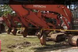 2016-2017 KLHK Sita 8 Eskavator Pembalakan Liar di Riau (Video)