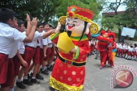 Pertunjukan Barongsai di Sekolah Page 3 Small