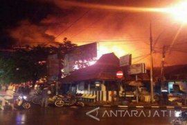 Siang Ini, Labfor Polda Jatim Selidiki Kebakaran Pasar Gresik