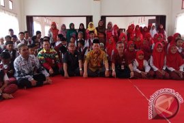 BUPATI TINJAU SEKOLAH PERCONTOHAN