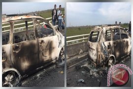 Seruduk Truk, 1 Avanza Terbakar 4 Penumpang Berhasil Selamat