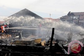   Jembatan Antardesa di Blitar Runtuh      