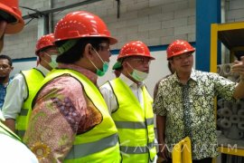 Menristekdikti Tinjau Uji Coba Produksi Implan Tulang (Video)