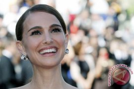 Natalie Portman Tidak Akan Hadiri Oscar