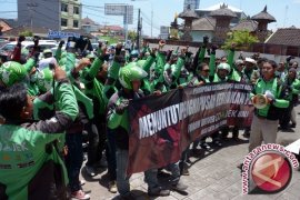 Sopir Go-jek Bali Gelar Aksi Damai