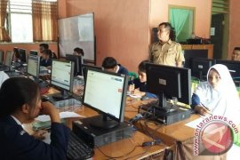 Pihak Sekolah Gunakan Warnet Untuk Simulasi UNBK