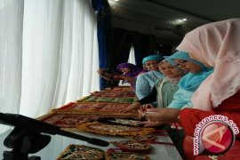 Pasaman Barat kembangkan sulaman benang emas