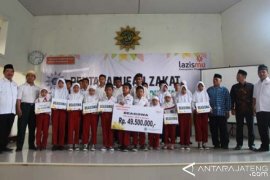 Lazismu Kabupaten Magelang Berikan Beasiswa Rp49,5 Juta