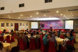 Rapat Koordinasi dan Singkronisasi Program Kerja Penanaman Modal Se- Provinsi Riau Page 1 Small