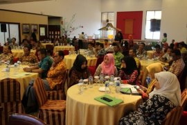 Rapat Koordinasi dan Singkronisasi Program Kerja Penanaman Modal Se- Provinsi Riau Page 4 Small