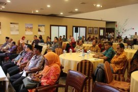 Rapat Koordinasi dan Singkronisasi Program Kerja Penanaman Modal Se- Provinsi Riau Page 5 Small