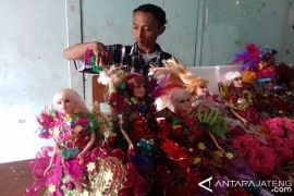 Kain Perca Disulap Jadi Kostum Batik Carnival Barbie 