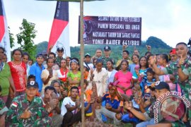  Satgas Pamtas RI-RDTL Panen Ubi