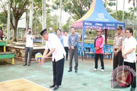 Buka Turnamen Voli U-21, Wagub Sumbang Hadiah