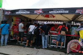 Ribuan Pengunjung Padati Official Merchandise MXGP 2017