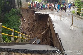 Tim Kecil Periksa Jembatan Ambrol di Boyolali
