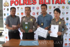 Polisi Blitar Tangkap Oknum Kades Diduga Terlibat Pungutan Liar
