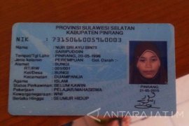 Santriwati Tewas Tertimpa Pohon Tumbang di Surabaya