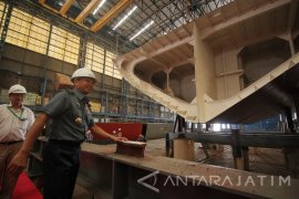 Pembuatan Kapal Cepat Rudal 60 Meter